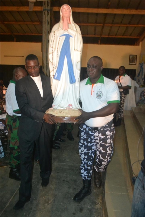 Religion : les militaires catholiques prient pour l’amour et la paix en Côte d’Ivoire à Issia